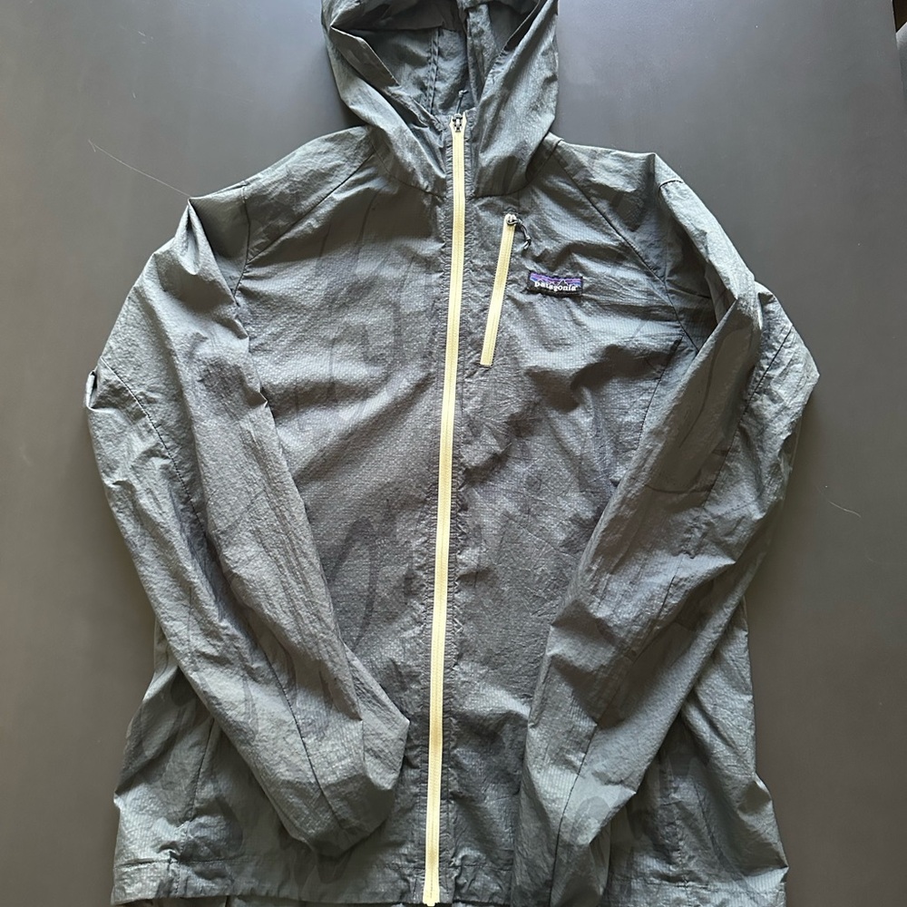 Patagonia Women's Gray Raincoat with Yellow Zipper
